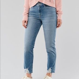 Hollsiter mom jeans!